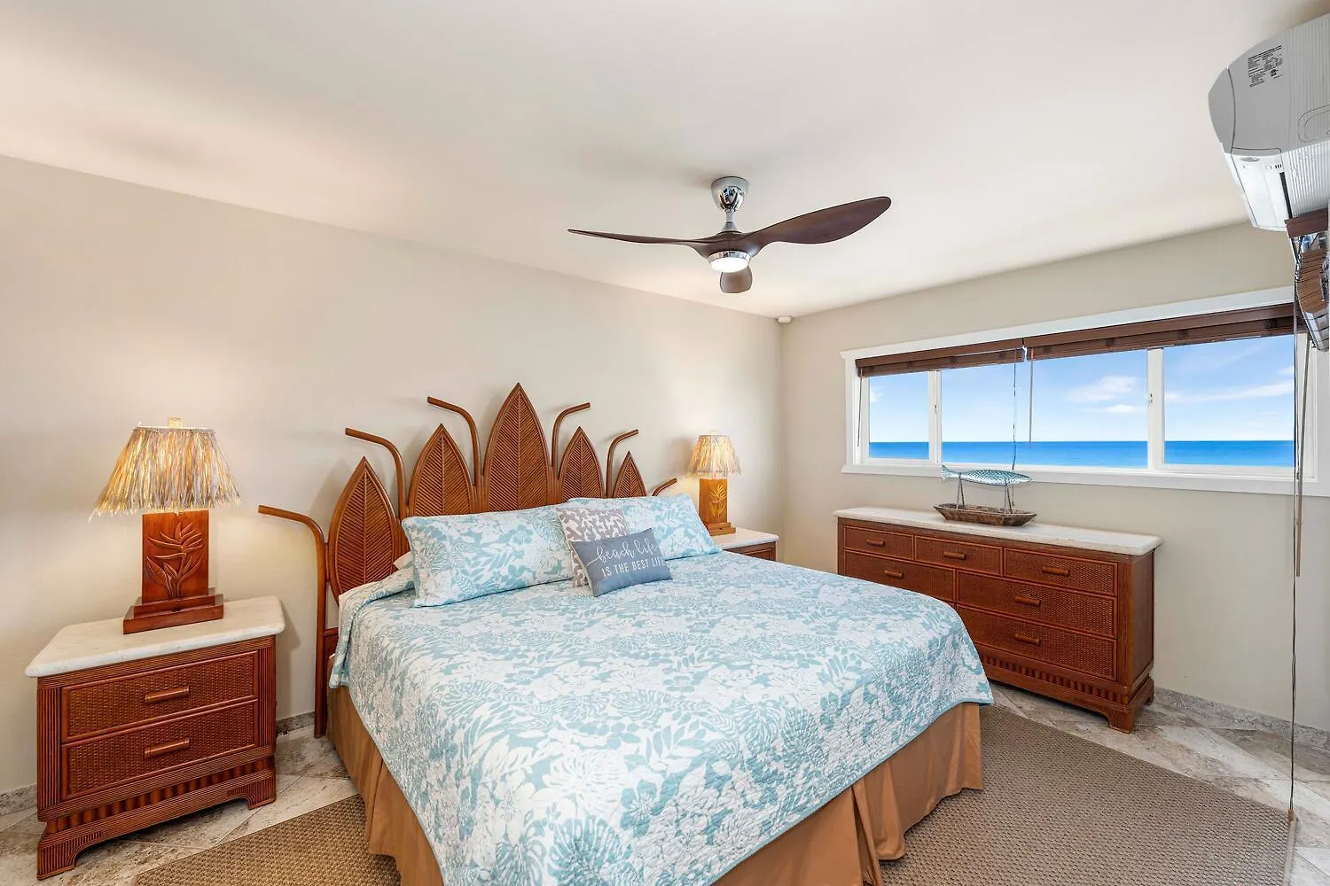 Banyan Tree 301: Oceanfront 2/2 Remodeled With Ac Villa Kailua-Kona